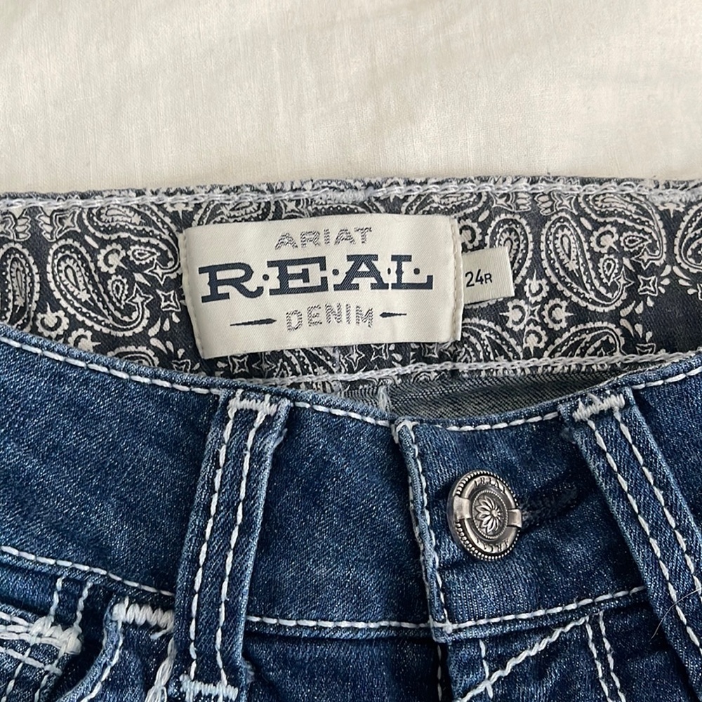Ariat Jeans worn a handful of times! Like New